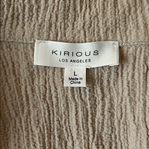 Beige Button-Up Women's cropped blouse - Picture 5 of 7